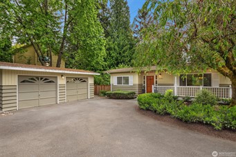 Timeless Renovated Daylight Ramber